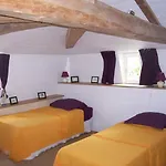 La Jariette Oda ve Kahvaltı 4*