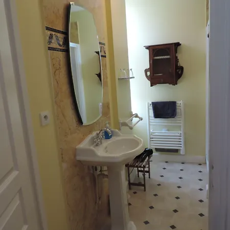 La Jariette לינה וארוחת בוקר Airvault