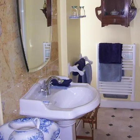 La Jariette לינה וארוחת בוקר 4*