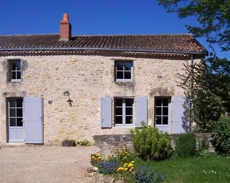 לינה וארוחת בוקר La Jariette 4*